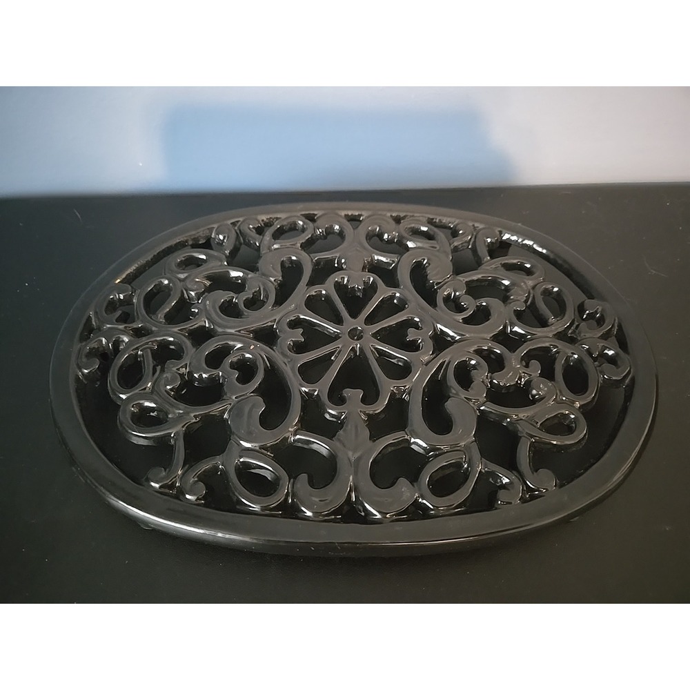 VINTAGE CAST IRON FOOTED POT- PAN STAND TRIVOT , WALL‎ DECOR